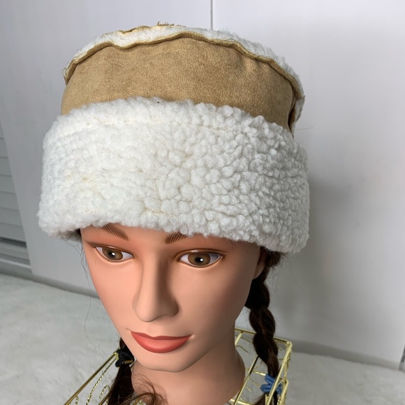 August Hats Accessories - Vintage warm abs fuzzy hat new with tags